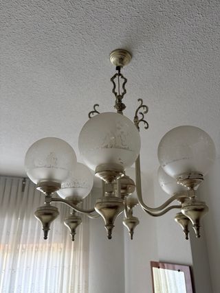 Lámpara de araña dorada antigua