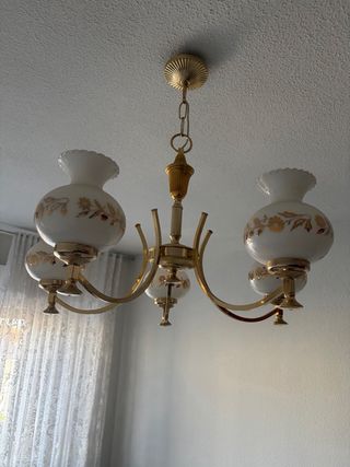 Lámpara de araña dorada antigua