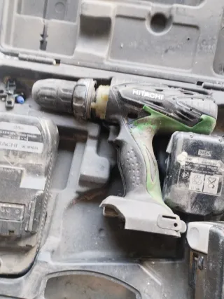 Taladro Hitachi con 2 baterías y maletín