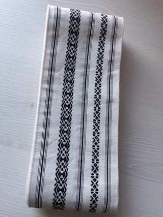 Kimono rojo con fajín estampado