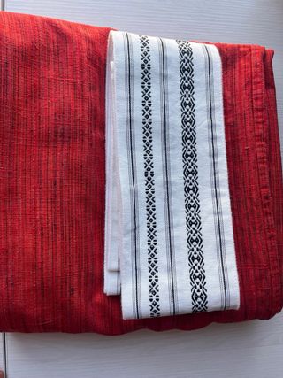 Kimono rojo con fajín estampado