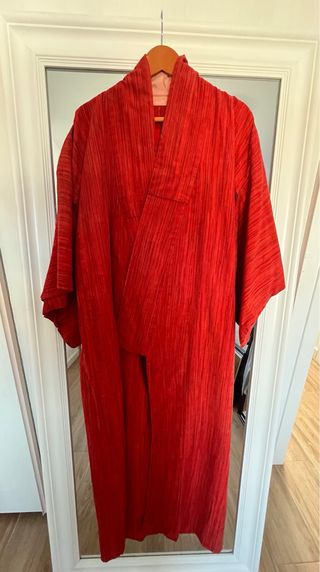 Kimono rojo con fajín estampado
