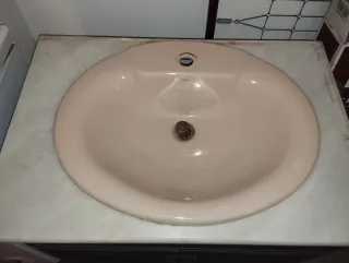 Mueble de baño madera + lavabo sin grifo + espejo