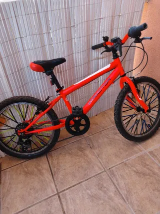 Bicicleta infantil naranja