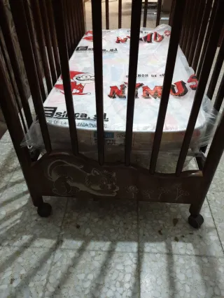 Cuna de madera con colchón Nymus