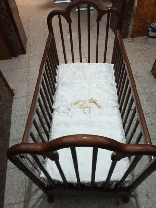 Cuna de madera con colchón Nymus