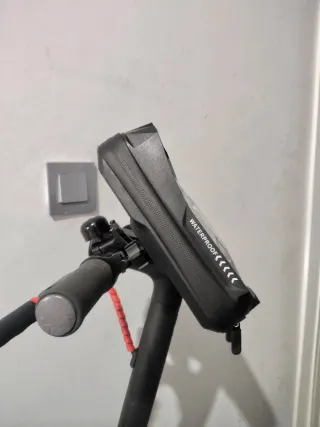 Soporte impermeable móvil moto / bici / scooter 7"