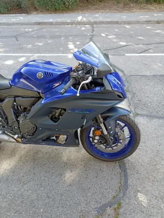 Yamaha R7 año 2023