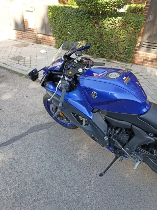 Yamaha R7 año 2023