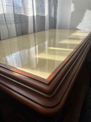 Mesa auxiliar antigua de madera y cristal