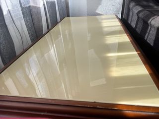 Mesa auxiliar antigua de madera y cristal