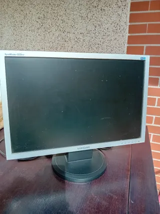 PC Completo HP: Torre, Pantalla, Teclado, Ratón