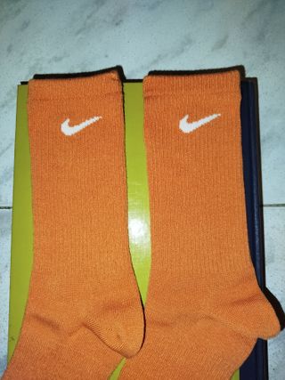 PACK 2 CAMISETAS Y 6 PARES DE CALCETINES