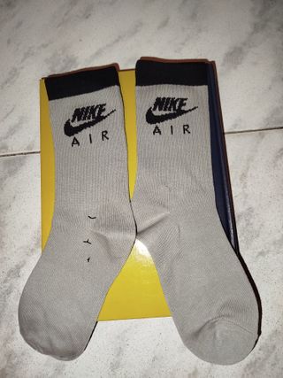 PACK 2 CAMISETAS Y 6 PARES DE CALCETINES