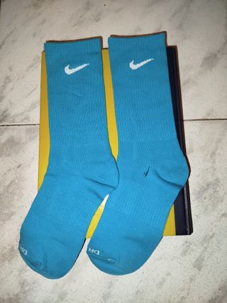 PACK 2 CAMISETAS Y 6 PARES DE CALCETINES