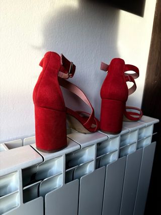 Zapatos de fiesta rojos coral Primadonna de ante.