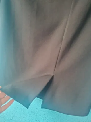 Falda midi tubo negra con cinturón