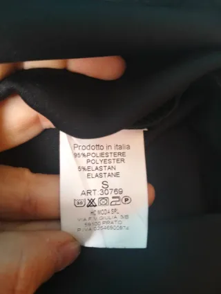 Falda midi tubo negra con cinturón