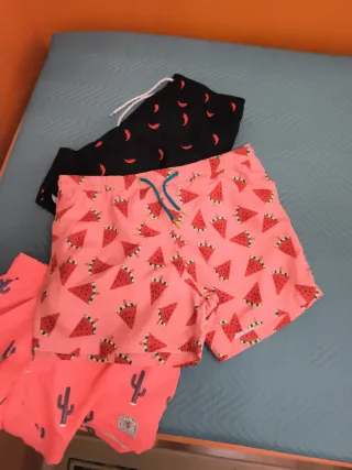 3 Bañadores Chico con diferentes colores y dibujos