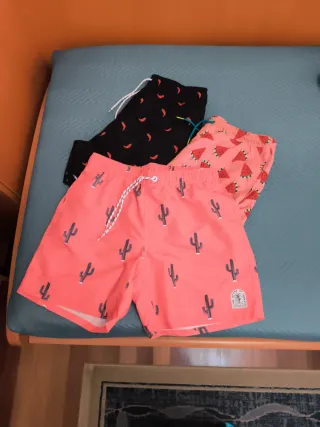 3 Bañadores Chico con diferentes colores y dibujos