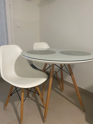 Mesa redonda de 90cm con cristal y 2 sillas