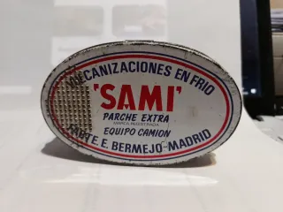 Caja metálica antigua parches camión SAMI