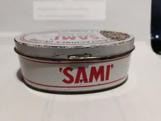 Caja metálica antigua parches camión SAMI