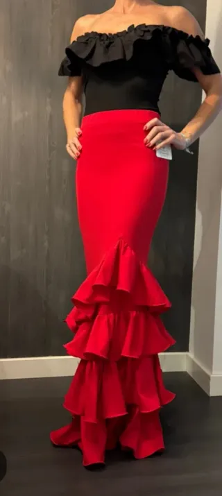 Falda flamenca roja con volantes