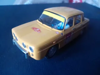 Renault 8 de Scalextric Nuevo
