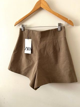 Pantalón corto cuadros Zara beige