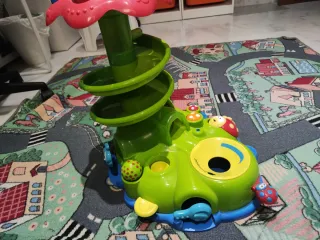 Juego de mesa infantil con pelotas