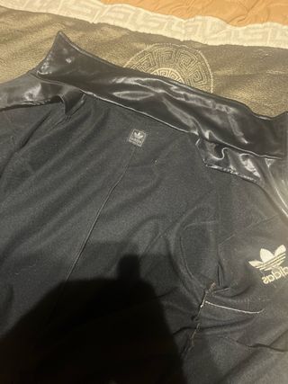 Chaqueta Adidas Chile 62 Vintage Negra Dorada