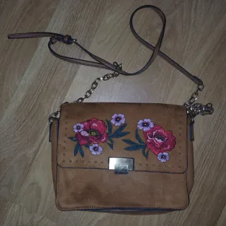 Bolso Parfois Marrón Flores Bordadas