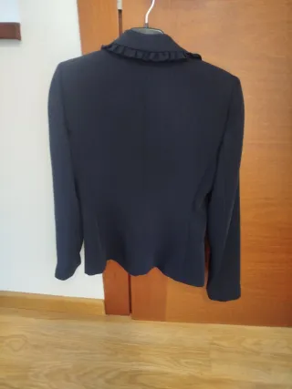 Americana azul marino con volante