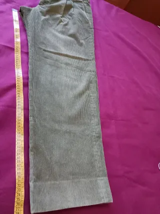 Pantalón de pana verde oliva