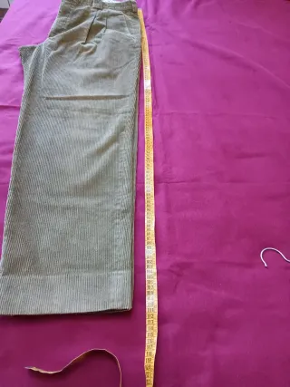 Pantalón de pana verde oliva