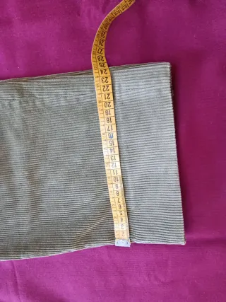 Pantalón de pana verde oliva