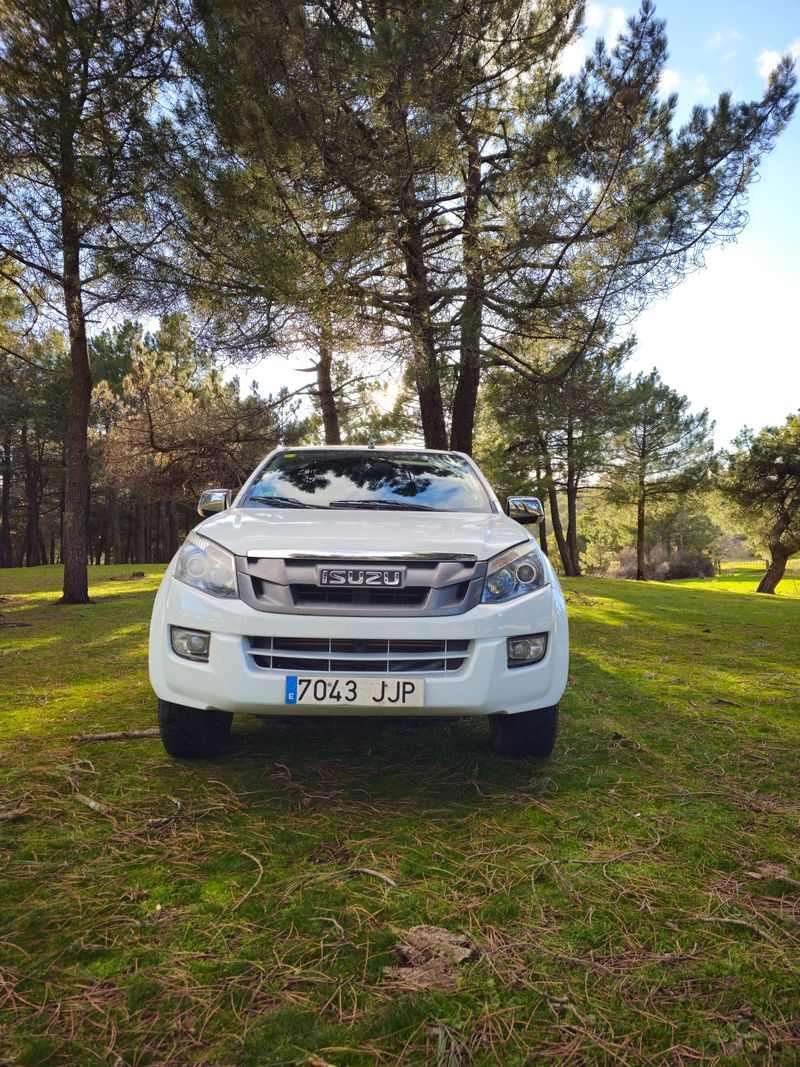 Isuzu D-Max 2016 - foto 1
