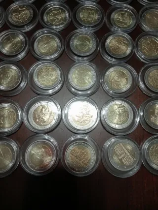 Más de 75 monedas 2€