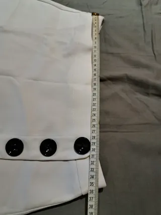 Falda pantalón blanca con botones