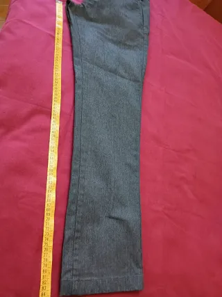 Pantalón chino gris