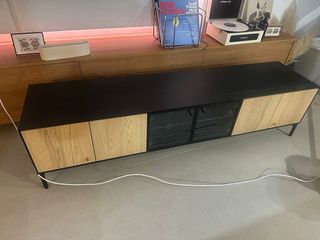 Mueble salón alto cristal y madera