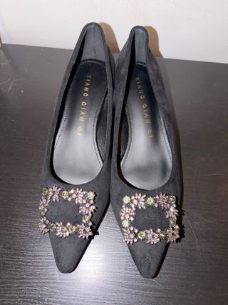 Zapatos Xiang Qian Qi Negros con Pedrería