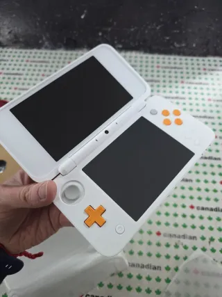 Nintendo 2DS XL Blanca y Naranja