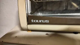 Mini horno Taurus de 10 litros.