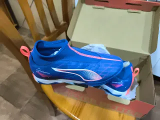 Botas de fútbol niño Puma multitacos azules