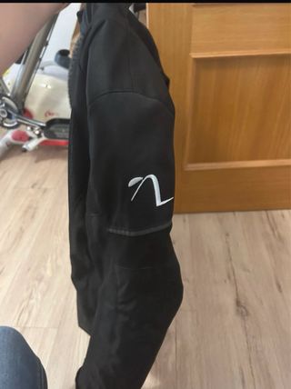 Chaqueta de moto negra