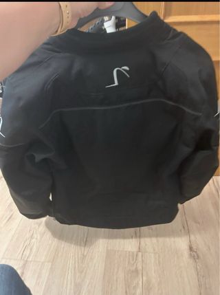 Chaqueta de moto negra