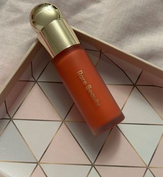 Colorete Rare Beauty Tono Joy