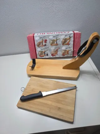 Porta prosciutto in legno con coltello